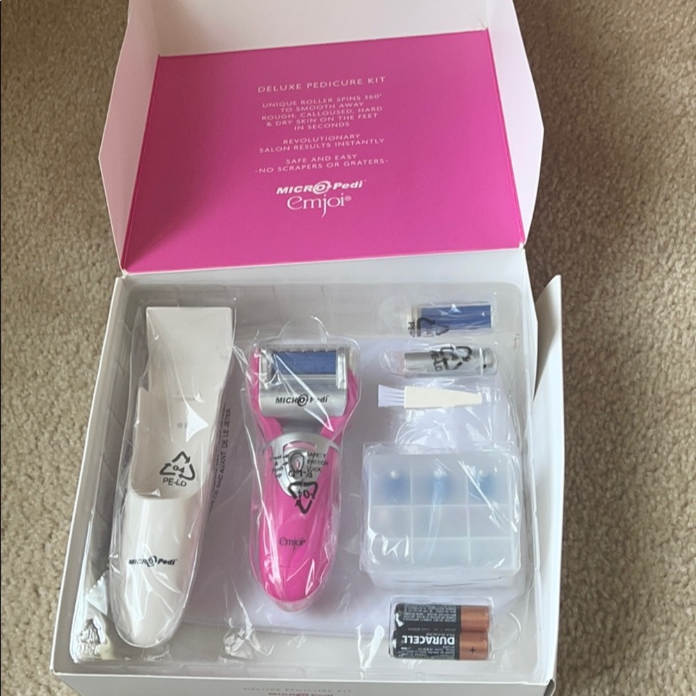 New in box Emjoi Micro-pedi Deluxe Pedicure Kit